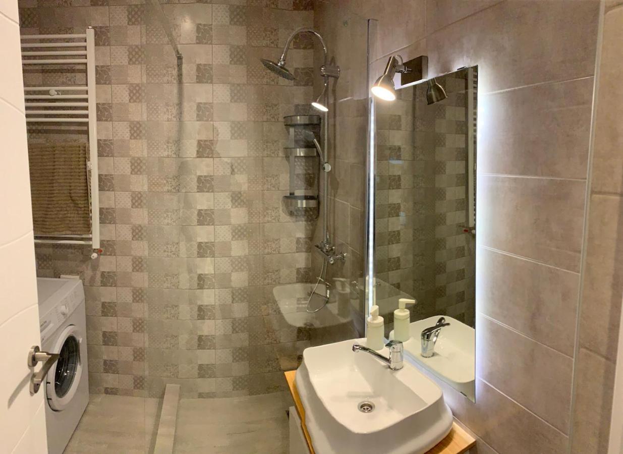 Ray Luxury Apartment Close To Presidential Palace Bukares Bagian luar foto